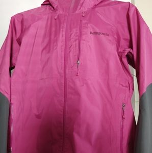 Patagonia wind and rain jacket size medium